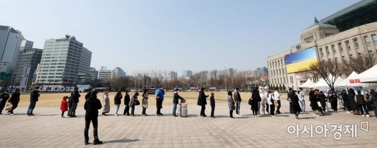[포토] 신규확진 하루새 14만명 늘어 34만명대…누적 500만명 넘어