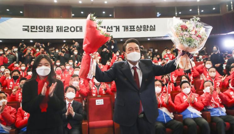 [윤석열 당선]특수부 검사 출신…부친 영향으로 한은 입행 꿈꾸기도