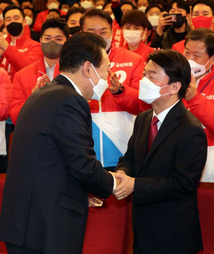 [윤석열 당선]'미들급→헤비급' 안철수, 尹정부 인수위원장·총리 하마평