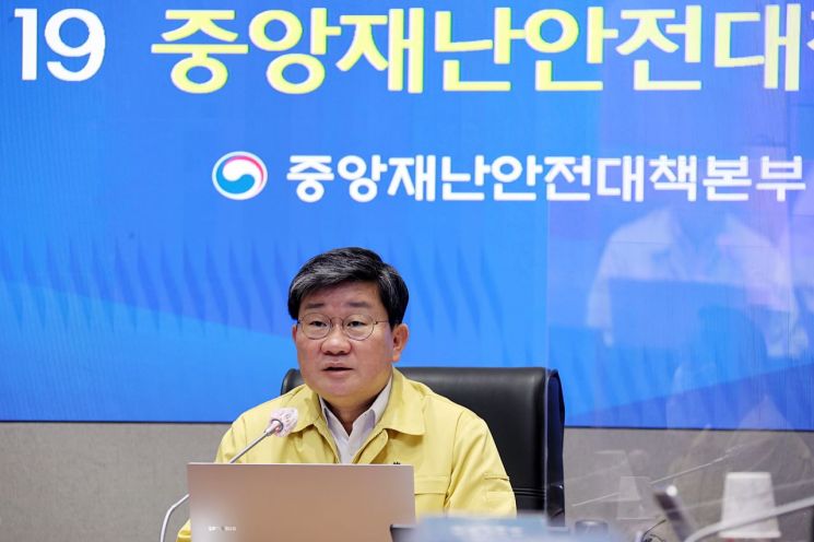 정부 "이달 말 5~11세 백신접종 시행"…'신속항원' 결과로 '확진자' 인정