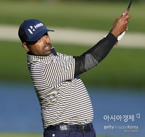 아니르반 라히리가 '제5의 메이저' 더플레이어스 3라운드 잔여 경기 도중 6번홀에서 샷하고 있다. 폰테베드라비치(미국)=Getty images/멀티비츠