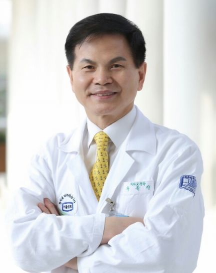 Professor Guk Yoon-ah, Seoul St. Mary's Hospital Dental Hospital.