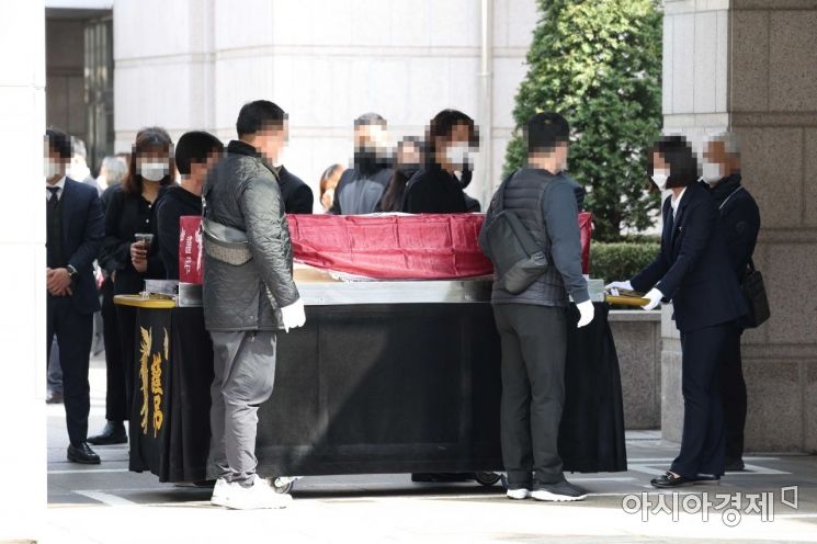 코로나19 사망자 누적 2만명 육박…한 달 사이 '더블링'