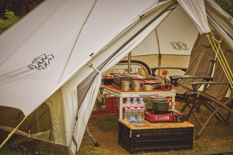 “호텔에서 캠핑 즐겨볼까” 코오롱 리조트·호텔 ‘패밀리 캠프닉’ 패키지 출시