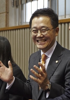 국민연금공단 이사장에 강석훈 전 경제수석 유력