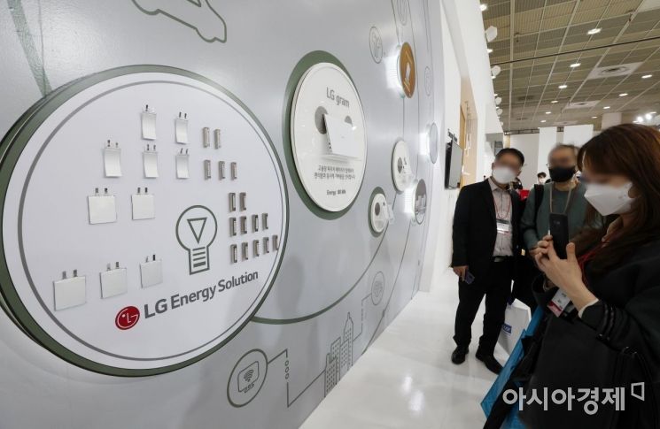 [클릭 e종목] "LG에너지솔루션, 1분기 저점…원통형 전지 빠른 성장 기대"