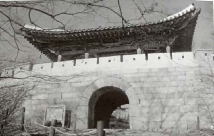 서울시, '북한산성' 보국문·대동문 30년만에 해체 보수한다
