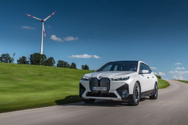 BMW의 플래그십 순수전기 모델 iX＜사진제공:BMW코리아＞