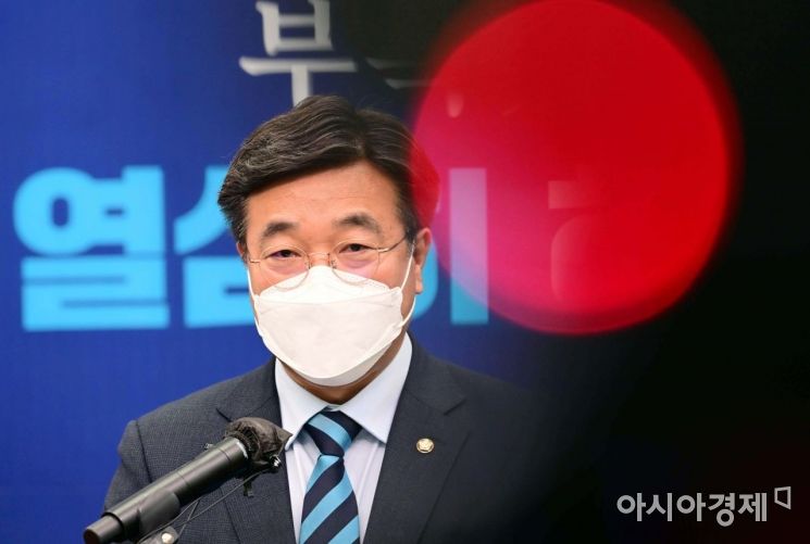 윤호중 “靑 용산 이전, 국가 안보 위해·시민 재산권 침해..철회하라”