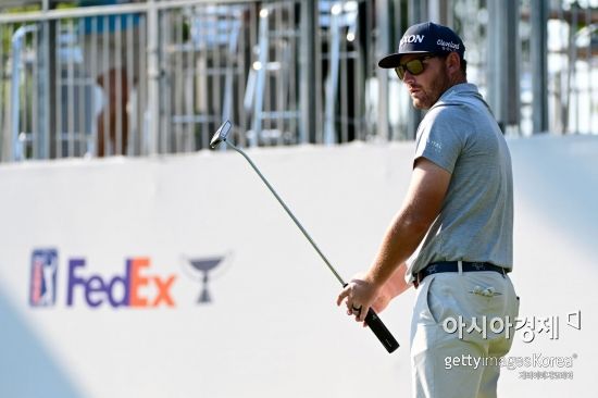 매슈 네스미스가 밸스파챔피언십 둘째날 9번홀에서 퍼팅을 하고 있다. 팜하버(미국)=Getty images/멀티비츠