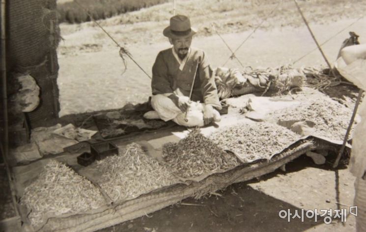 참고 자료 (1940년대 건어물 상인) [국사편찬위원회]