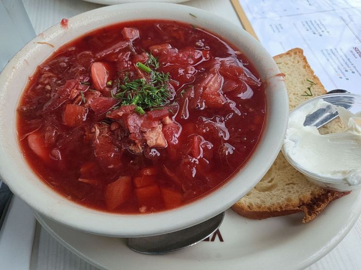 [특파원 칼럼]보르시를 드세요. 전쟁을 멈추세요.