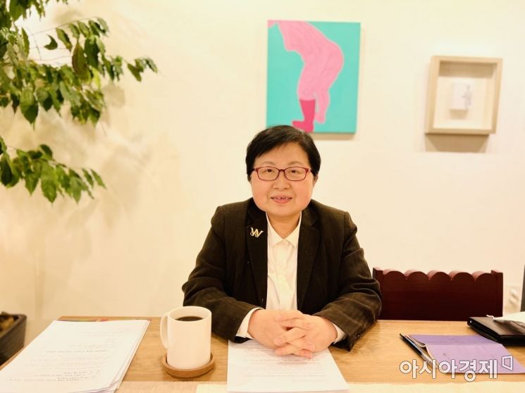 정현백 전 여성가족부 장관이 지난 18일 서울 영등포구 영등포동소재 여성미래센터에서 아시아경제와 인터뷰를 하고 있다.