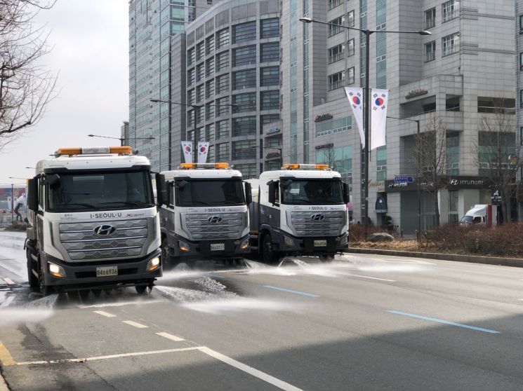 “찌든때 벗겨요!”...서울시 자치구들 봄맞이 대청소
