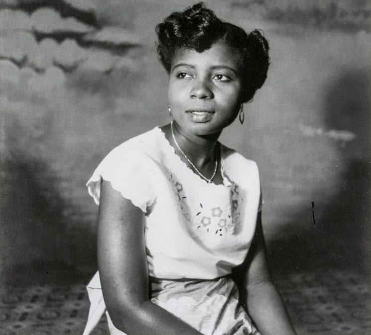 에블린 애비의 초상화, 아크라지역 제임스타운 에버영 스튜디오 Portrait of Evelyn Abbew, Accra, Jamestown, studio Ever Young. c. 1954-1959, GELATIN SILVER PRINT, 24 x 30 cm. 사진제공 = 바라캇컨템포러리