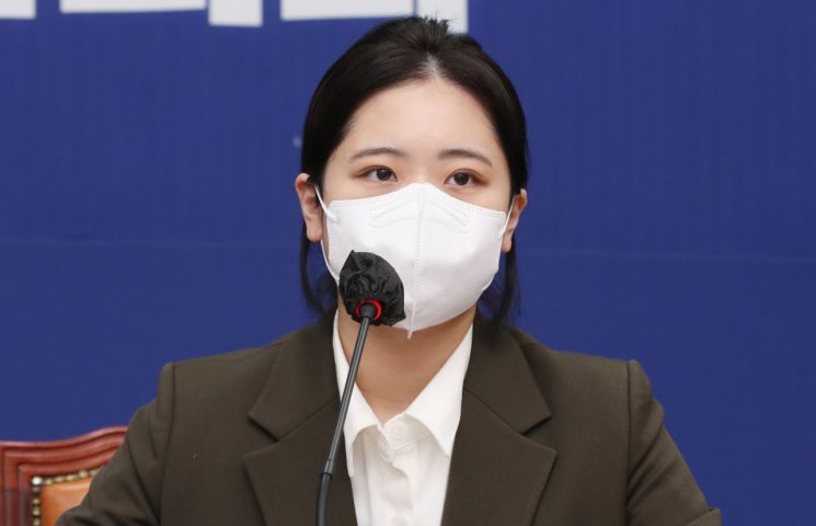 박지현 "집무실 이전보다 이재민 집 짓는 게 옳아" vs 하태경 "발목 잡기 그만하라"