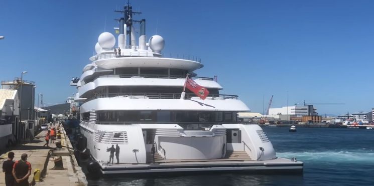 아무도 주인 몰랐던 8000억원 슈퍼 요트…푸틴 '은닉 자산'이었나