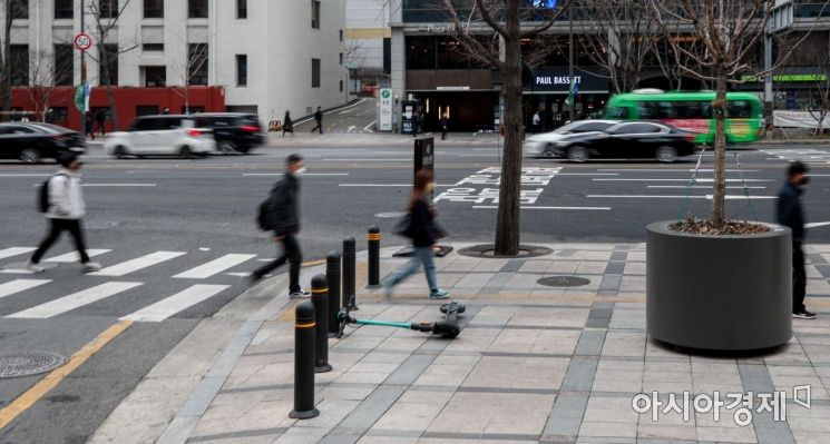 서울 지역 PM·이륜차 사고는 최근 몇 년간 꾸준히 발생하고 있다. 서울에서 발생한 이륜차 교통사고는 2022년 3434건, 2023년 2949건, 2024년 2712건, 올해는 10월 말 기준 2125건으로 집계됐다. 강진형 기자aymsdream@