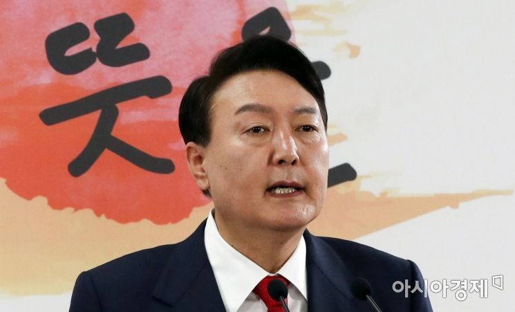윤석열 대통령 당선인의 노동 공약은 선택적 근로시간제 정산기간 연장, 특별연장근로 포함 대상 추가 등 노동시간 유연화에 초점이 맞춰졌다. / 사진=아시아경제DB