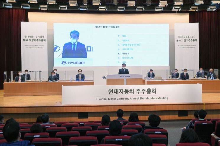 장재훈 현대차 대표가 24일 열린 정기 주주총회에서 인사말을 하고 있다.＜사진제공:현대차＞