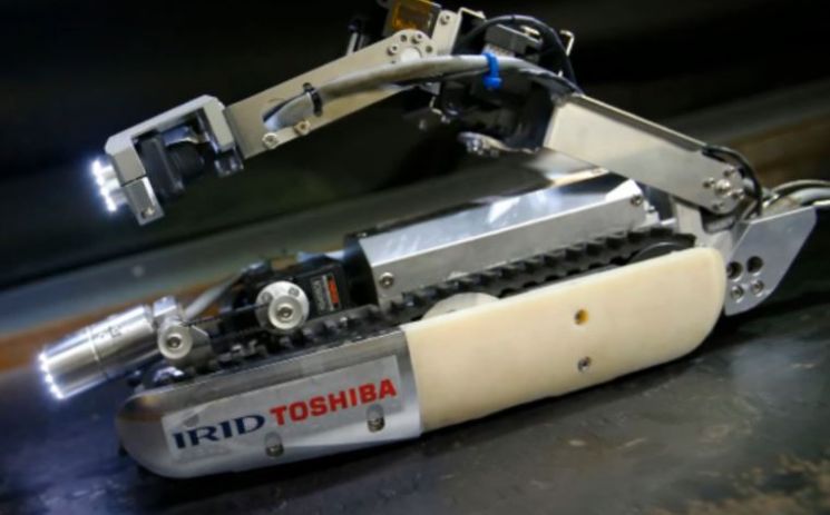 지난 2017년 일본 원전 해체 담당팀이 투입한 로봇 '스콜피온' / 사진=유튜브 캡처