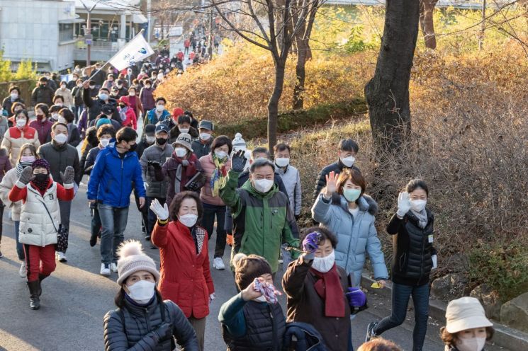 장안벚꽃길서 봄꽃 추억 만들기...마포구 버스킹 공연단 출범 