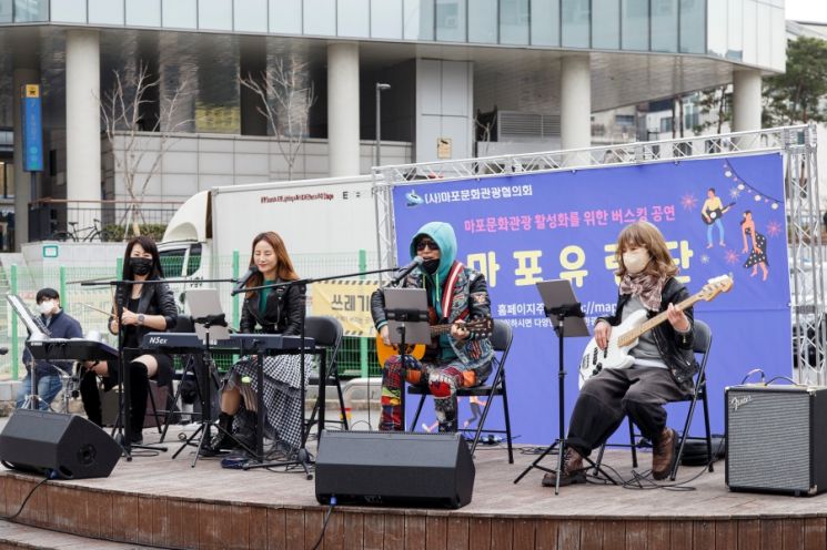 장안벚꽃길서 봄꽃 추억 만들기...마포구 버스킹 공연단 출범 
