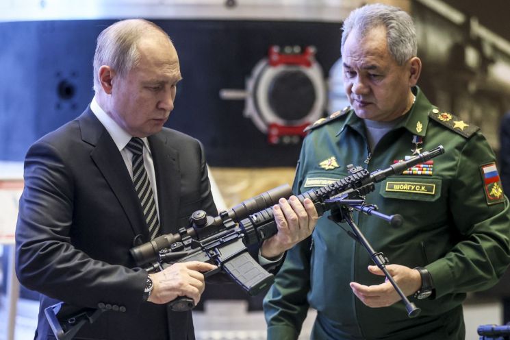 블라디미르 푸틴(왼쪽) 러시아 대통령 [이미지출처=연합뉴스]