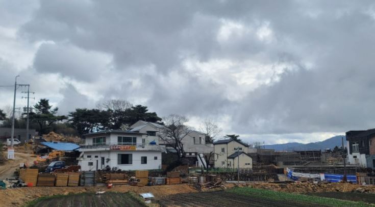 송영길 전 더불어민주당 대표가 경남 양산 통도사 인근에 있는 문재인 대통령의 사저 모습을 공개했다. [사진=송영길 전 더불어민주당 대표 페이스북 캡처]