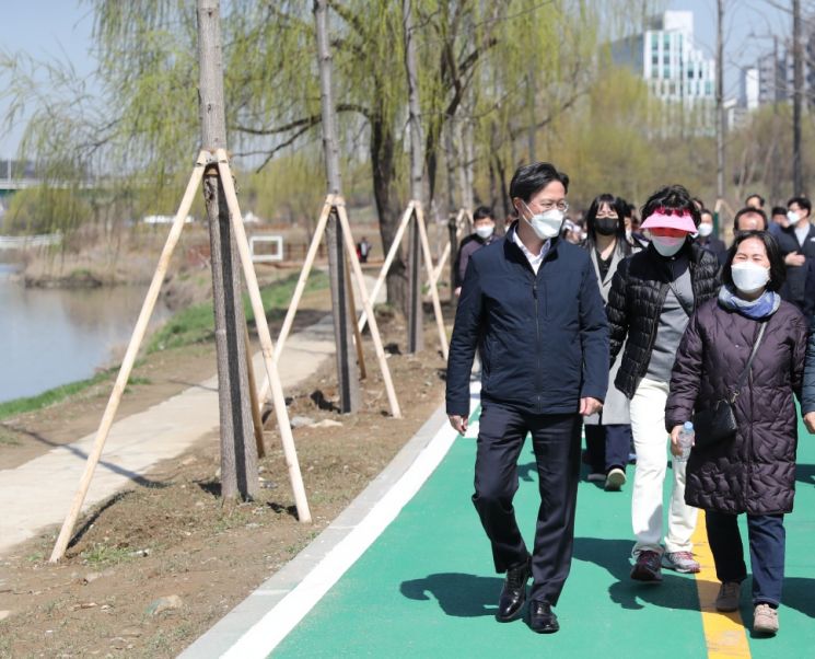 [포토]유동균 마포구청장, 김익상 의사 표지석 건립 기념식 참석