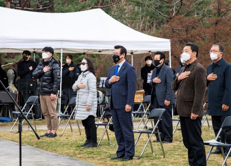 [포토]유동균 마포구청장, 김익상 의사 표지석 건립 기념식 참석