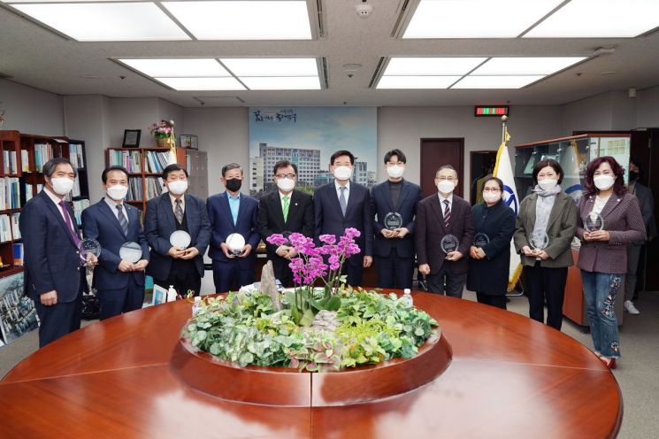 [포토]용산구, 천연기념물 6호 백송 후계목 이식