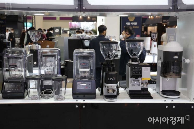 [현장에서]“올해는 백투 비즈니스”…벌써 11번째 서울커피엑스포, 8만여개 커피 제품 한 자리에