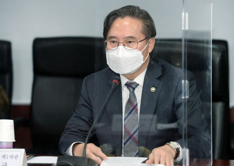 산업자원안보 TF회의 주재하는 박진규 차관
    (서울=연합뉴스) 박진규 산업통상자원부 1차관이 11일 서울 한국무역보험공사에서 열린 제21차 산업자원안보 TF회의를 주재하고 있다. 2022.3.11 
    [산업통상자원부 제공. 재판매 및 DB 금지]
    photo@yna.co.kr
(끝)


＜저작권자(c) 연합뉴스, 무단 전재-재배포 금지＞