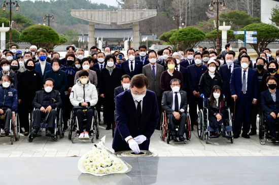 이용섭, 광주시장 재선 도전 선언…예비후보 등록