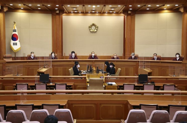 헌재 "징계 공무원 ‘감봉·승진 제한’ 공무원법 합헌"