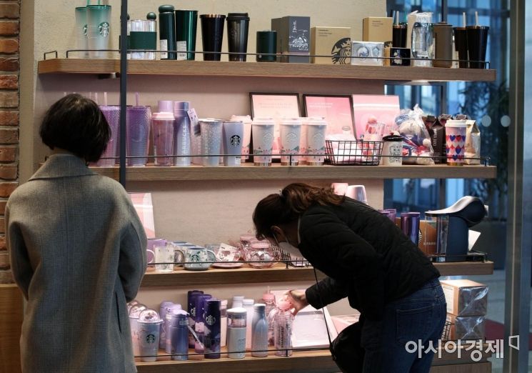 "물만 담은 건데 세척 안 해도 괜찮겠지"…하루 만에 폭증하는 텀블러 속 세균