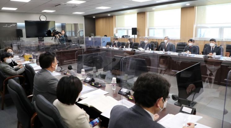 법무부, 검찰 중립 지원…떠오른 '윤핵관표 검찰청법안'