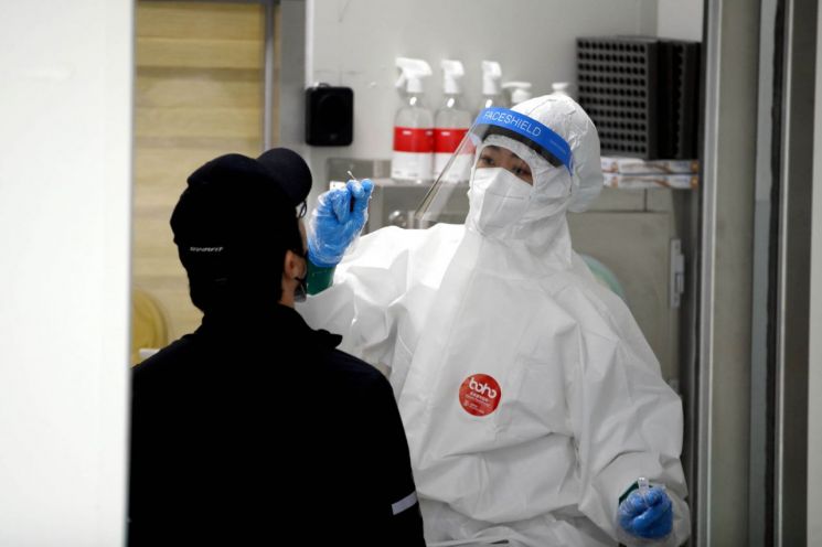 CNN "韓 방역은 성공적…백신 덕분에 사망률 낮아"