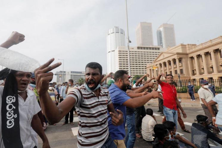 '부채의 덫' 빠진 개도국…코로나·킹달러에 빚 100조 달러