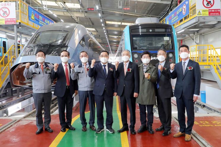경남 창원시 투자협약 기업 로만시스의 본사 이전과 창원공장 준공을 기념하는 행사가 열렸다.