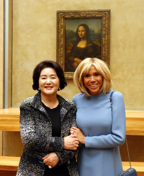 샤넬 "김 여사 재킷, 프랑스 본사에"… 탁현민 "왜 시빗거리인가"