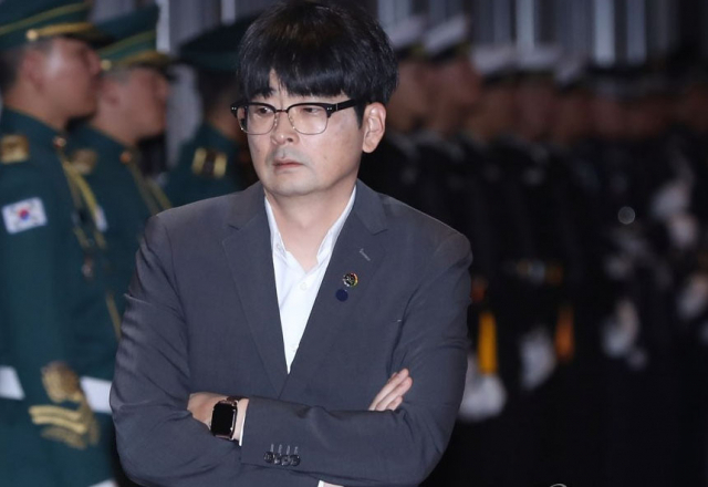 샤넬 "김 여사 재킷, 프랑스 본사에"… 탁현민 "왜 시빗거리인가"