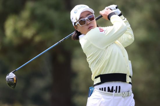 김해림이 롯데렌터카여자오픈 첫날 2번홀에서 티 샷을 하고 있다. 사진제공=KLPGA