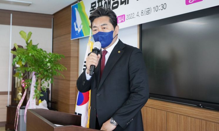 축사를 통해 선수들의 지원을 아끼지 않겠다고 한 한원희 총장. 사진 = 목포해양대학교 제공