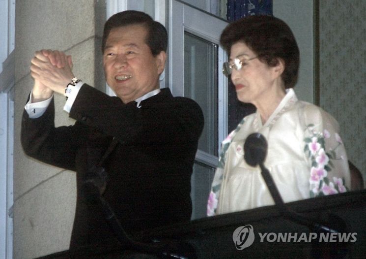 SNS 소통 시동 건 김건희…'새 영부인' 모델 보여줄까