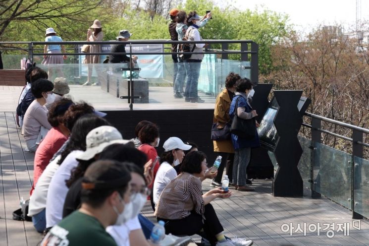 [포토]따스한 봄 햇살 맞으며 