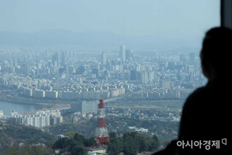 남산에서 바라본 아파트 모습. /문호남 기자 munonam@
