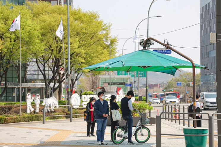 "한여름 폭염 시작"...서초구, 더위 막아줄 서리풀원두막 운영 재개