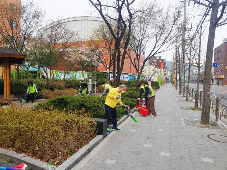 "한여름 폭염 시작"...서초구, 더위 막아줄 서리풀원두막 운영 재개